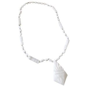 White alabaster pendant and beaded necklace vintage